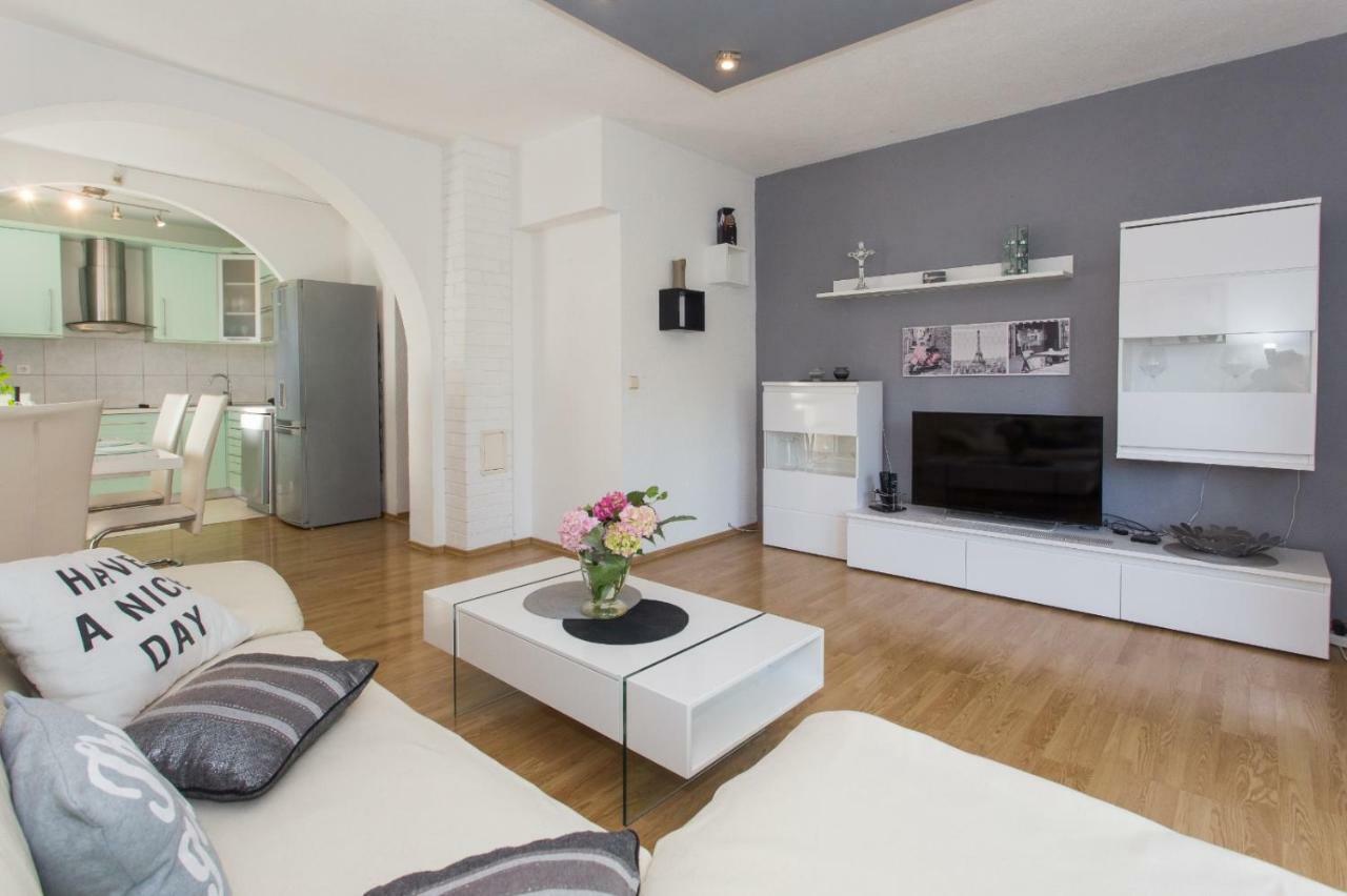 Apartmani Luis Kastela Bagian luar foto
