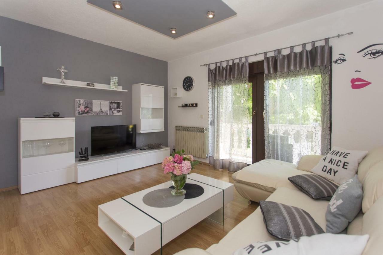 Apartmani Luis Kastela Bagian luar foto