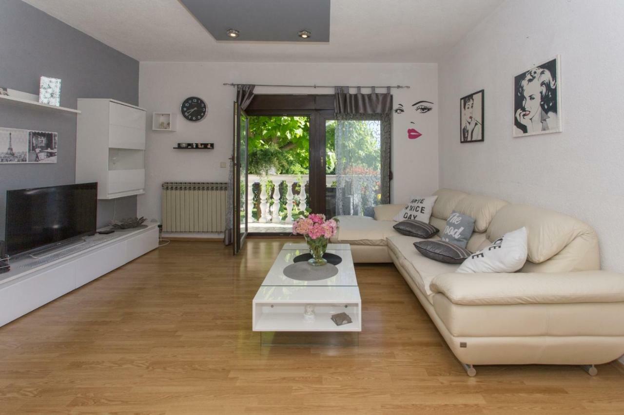 Apartmani Luis Kastela Bagian luar foto